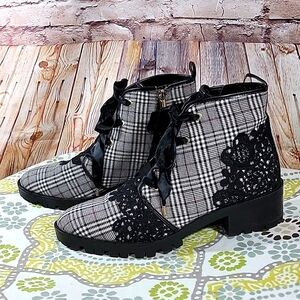 Karl Lagerfeld Paris Women's 13 44B Black Plaid Lace PARKER Combat Boots